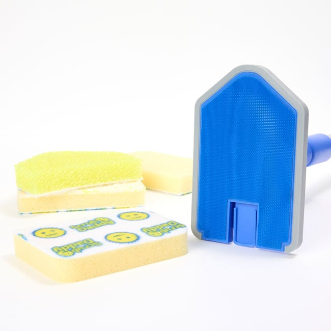 Close up of Tub n' Tile extending cleaning wand